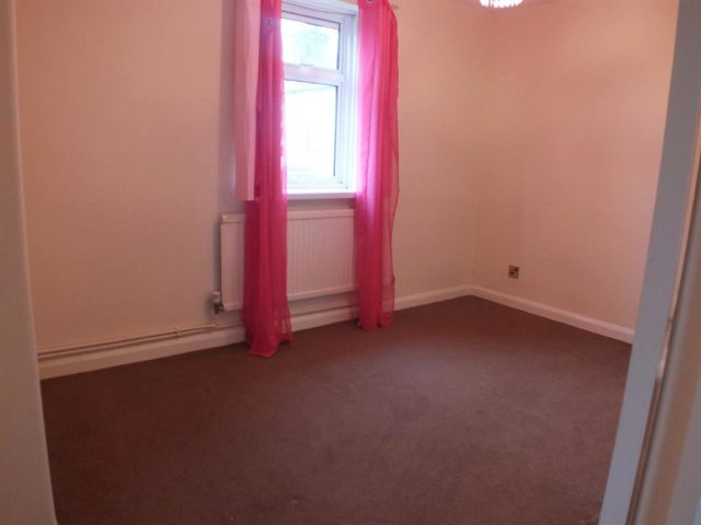  Image of 3 bedroom Semi-Detached house to rent in Townfield Square Hayes UB3 at Hayes  Hayes Town, UB3 2EX